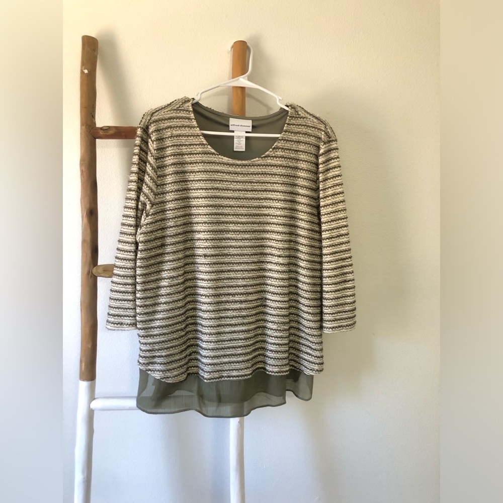 Sage striped 3/4 sleeve sweater/dress shirt. LARGE. Sage stitch detailing